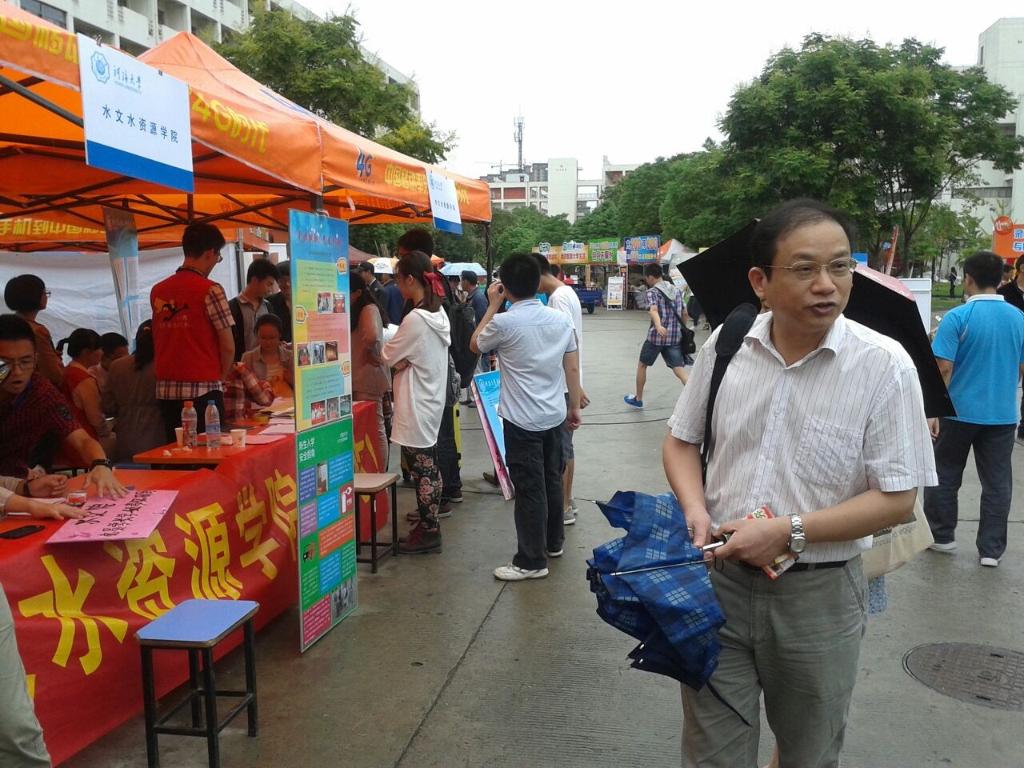小说狂人
召开“不忘初心、牢记使命”主题教育动员部署会