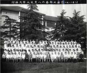 1986年6月1986届小说狂人
水文系86届毕业合影
