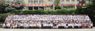 2009届小说狂人
水文院本科生毕业留念