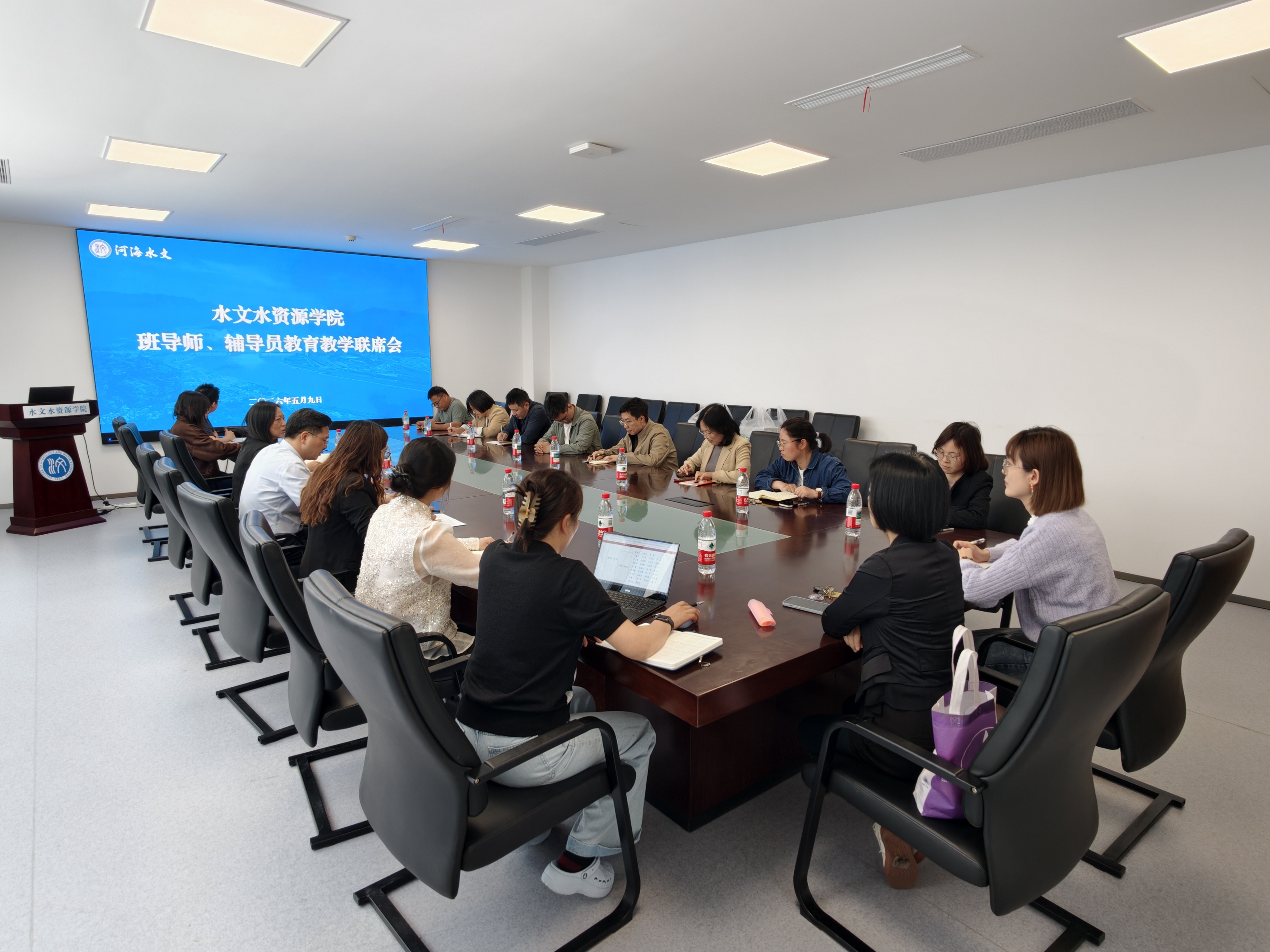 聚焦本科育人提质 共筑优良班风学风——小说狂人
召开本科生教育教学联席会
