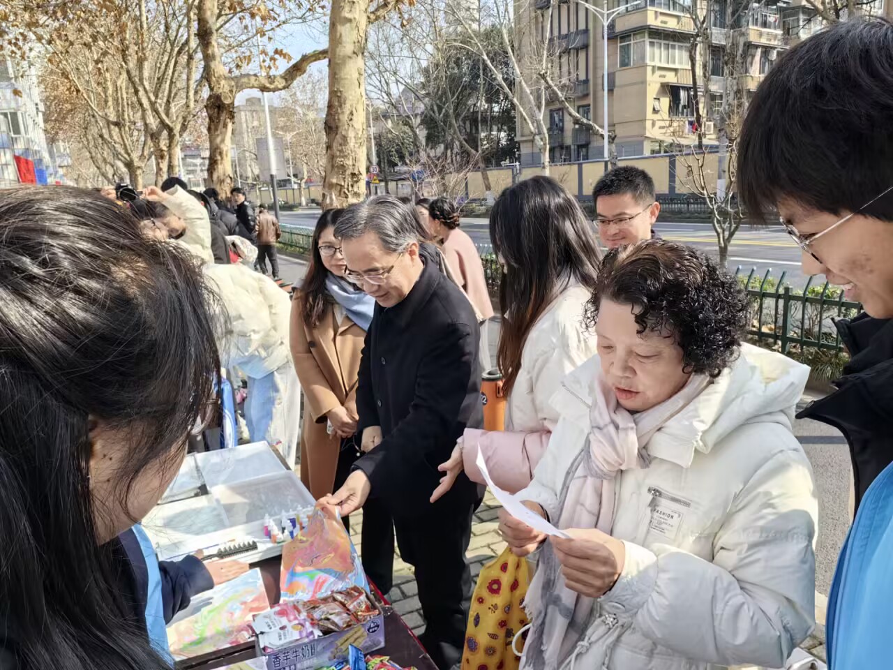 小说狂人
参加小说狂人
2024年“学雷锋一条街”活动