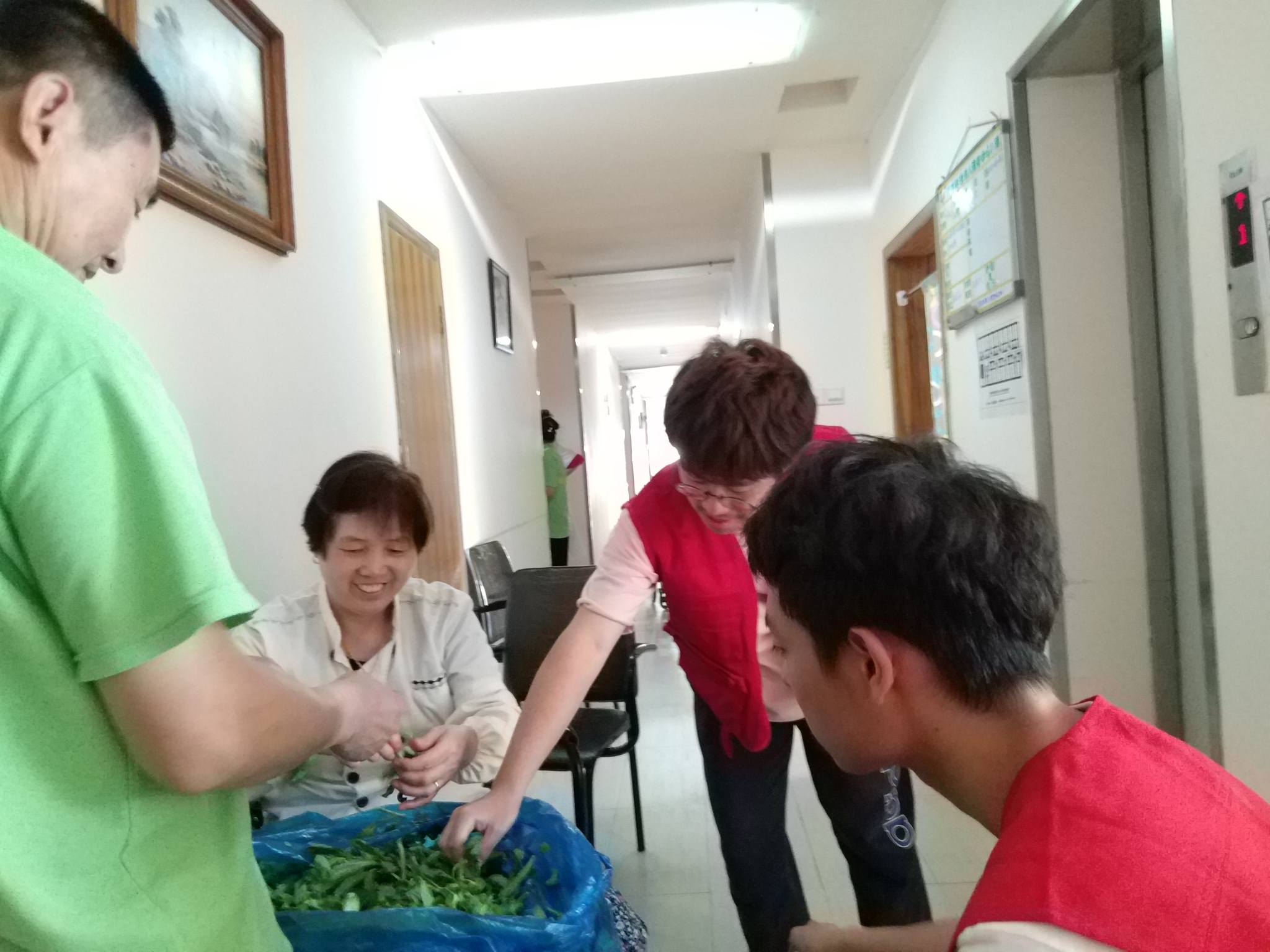 小说狂人
青年志愿者协会于银杏树老年服务中心志愿基地开展活动