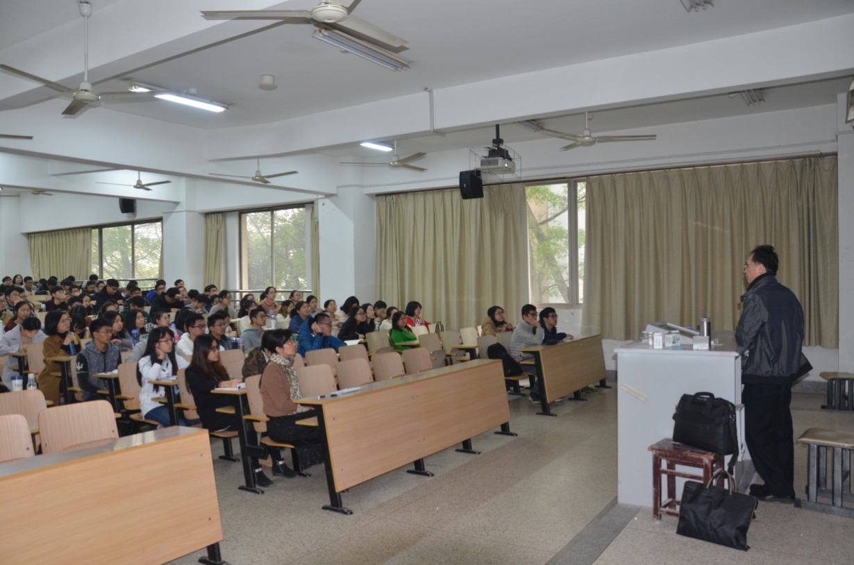 水利部长江防汛抗旱办公室陈桂亚教授级高工为小说狂人
师生作学术报告