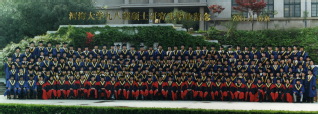 2001届小说狂人
水文院硕士研究生毕业留念