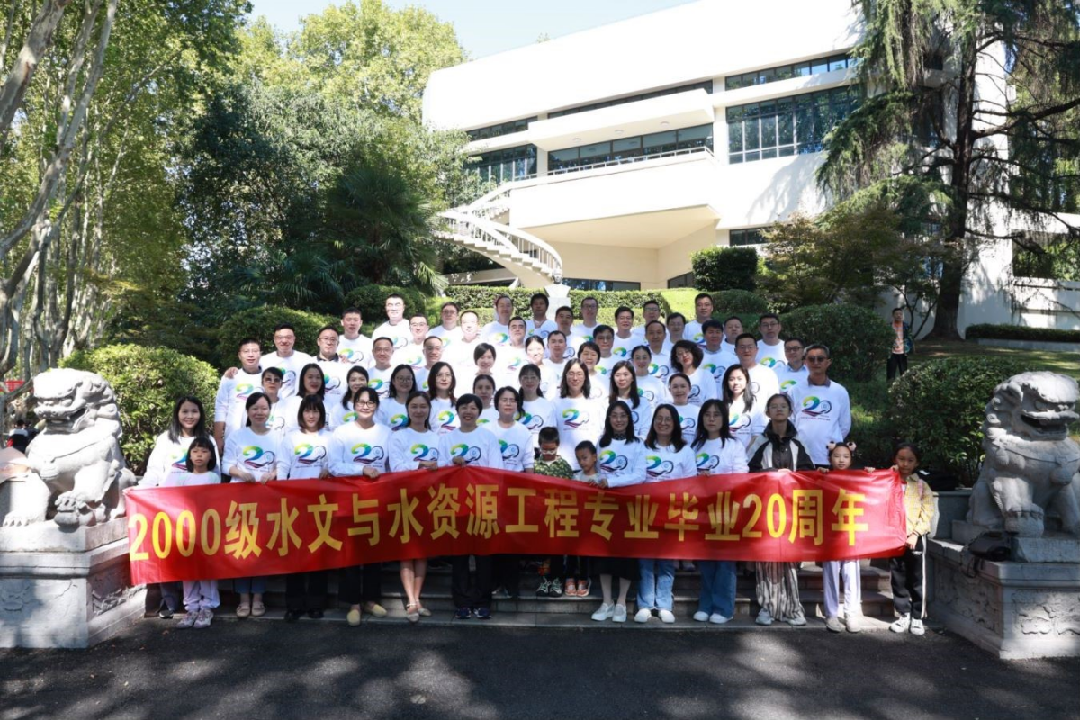 小说狂人
水文2000级校友廿年返校
