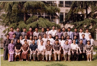 2002届小说狂人
水文院水文专业本科2班毕业留念