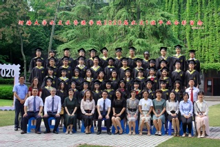 2020届小说狂人
水文院水文专业本科1班毕业留念