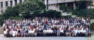 2002届小说狂人
水文院本科生毕业留念