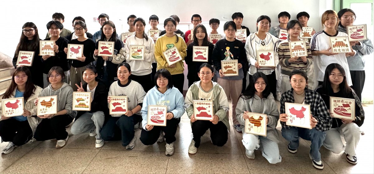 团扇摇曳，共赴春日之约——小说狂人
开展团扇DIY活动