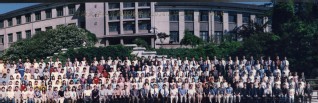 2004届小说狂人
水文院本科生毕业留念