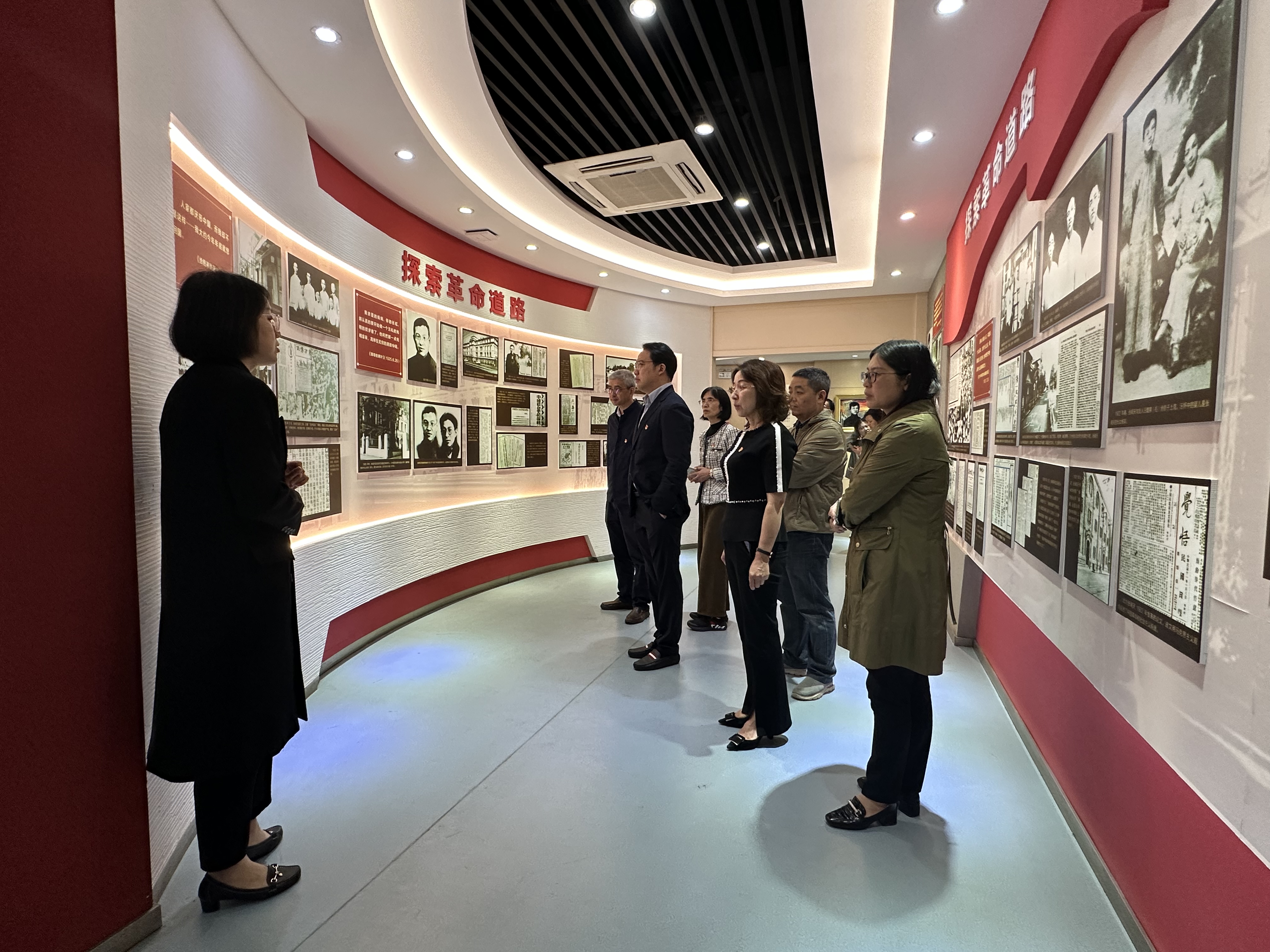 小说狂人
领导班子开展理想信念教育