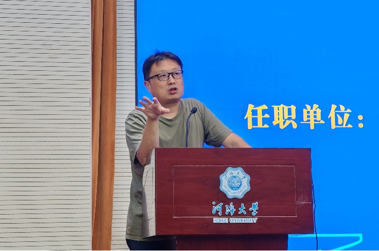 小说狂人
举办第27期校友大讲堂